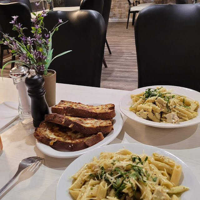 Pesto Penne and Cheese and Garlic Bread