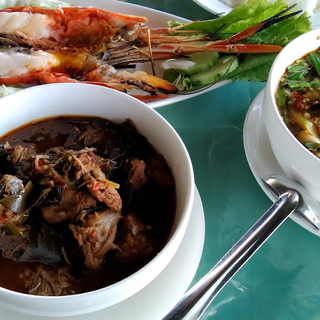 แกงหมูชะมวง