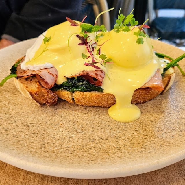 Eggs Benny