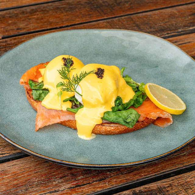 Eggs Benedict Royale