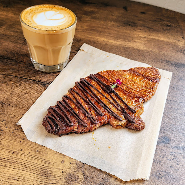 Cortado & Flat Croissant