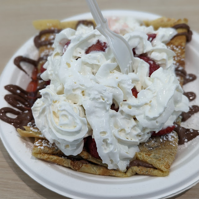 Famous Cinnamon with Nutella Strawberries & Creme