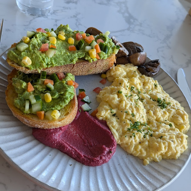 Smashed Avo w Mushrooms