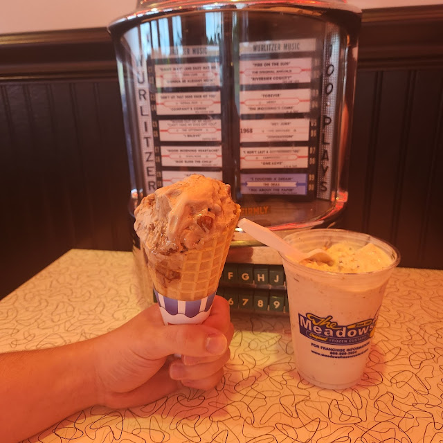 Peanut Butter Cup Artic Swirl