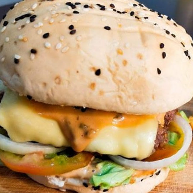 Classic Cheeseburger