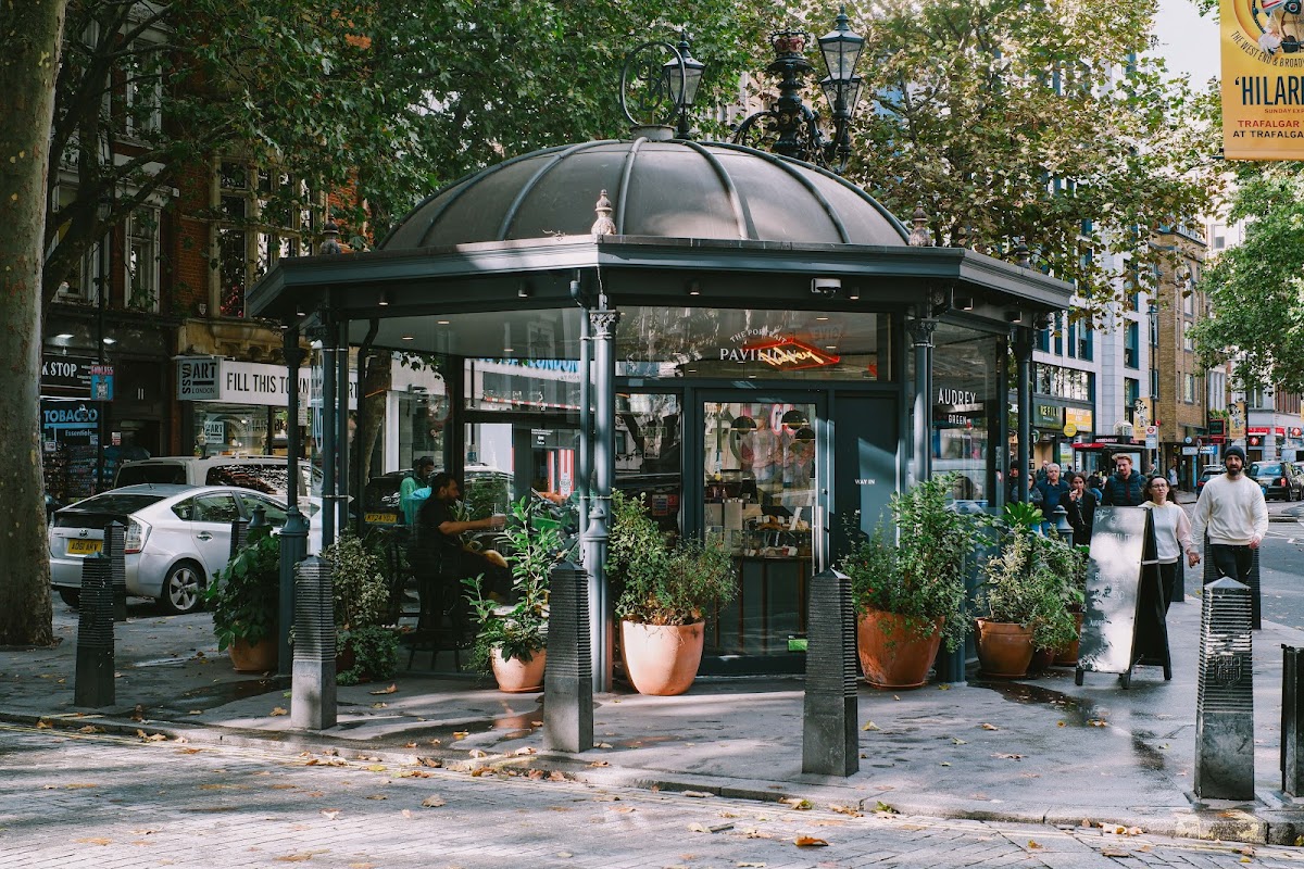 The Portrait Pavilion: Café and shop