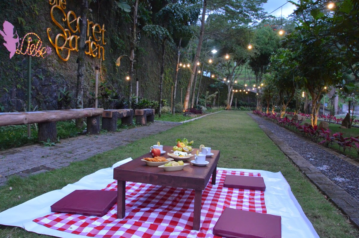 The Secret Garden - Resto & Cafe - Trawas