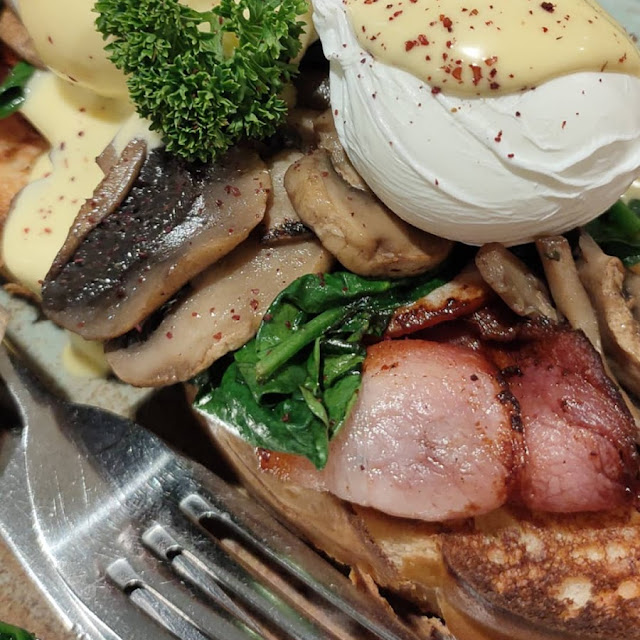 Eggs Benedict with Bacon Spinach & Mushroom