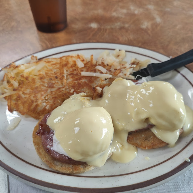 Eggs with Bisquits & Gravy