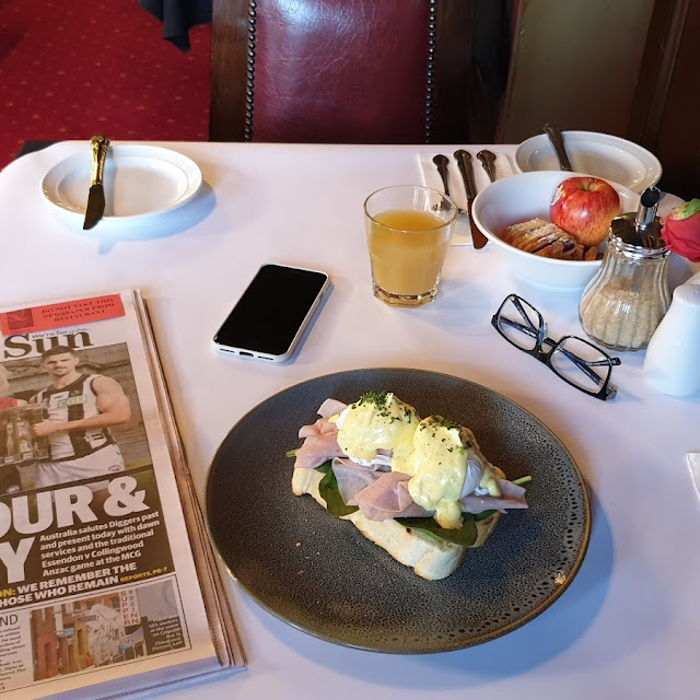 Eggs Benny