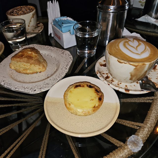 Pastel de Belen Scon de Quedo Y Café Con Leche