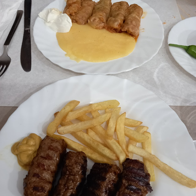 Mititei Cu Cartofi Prajiti Si Mustar