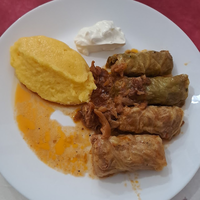 Sărmăluțe Cu Mămăligă