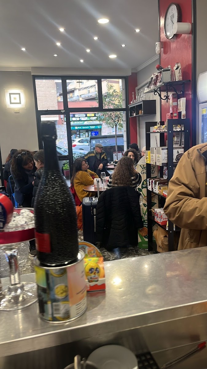 Tintori Coffee Hour