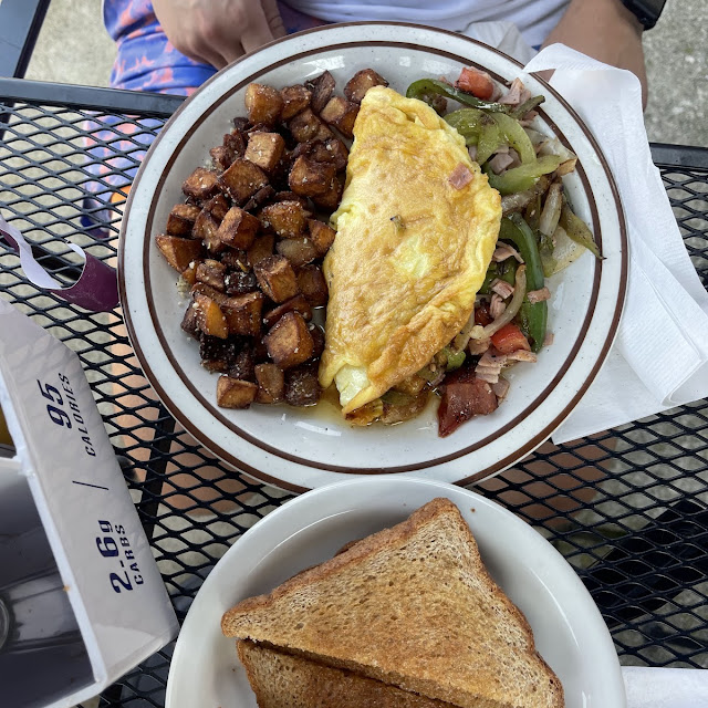 Omelette with Home Fries and Toast