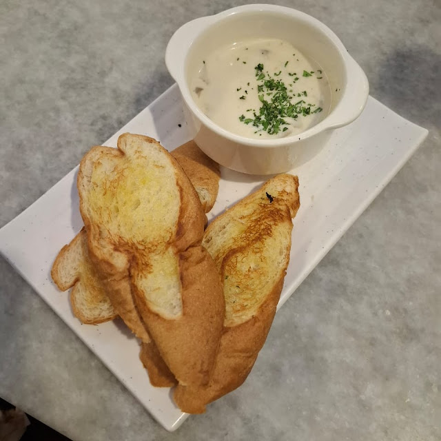 Creamy Mushroom Soup with Garlic Bread