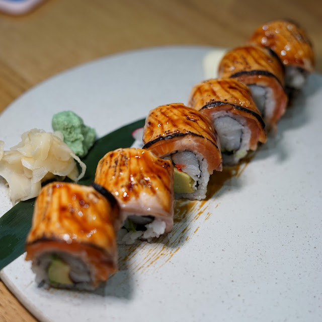 Salmon Aburi Roll