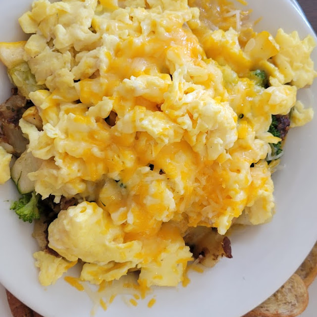 Seasonal Vegetable Egg Scramble