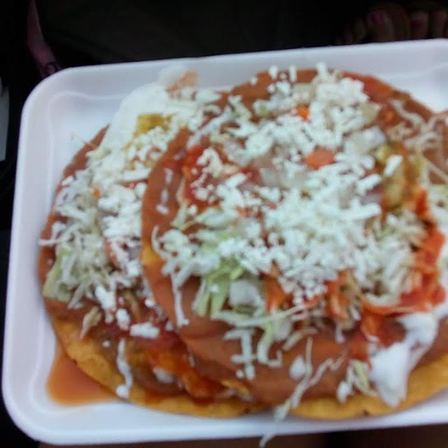 Tostada Preparada Y Tostadas Con Salsa