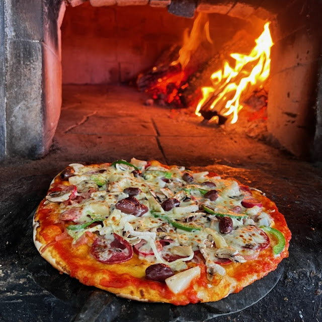 Toto's Special Pizza