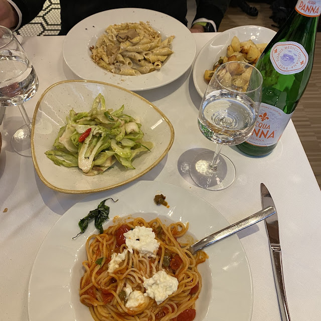 Pasta Al Sugo Con Mozzarella Di Bufala Patate Al Forno Puntarelle Pasta Con Noci E Tartufo