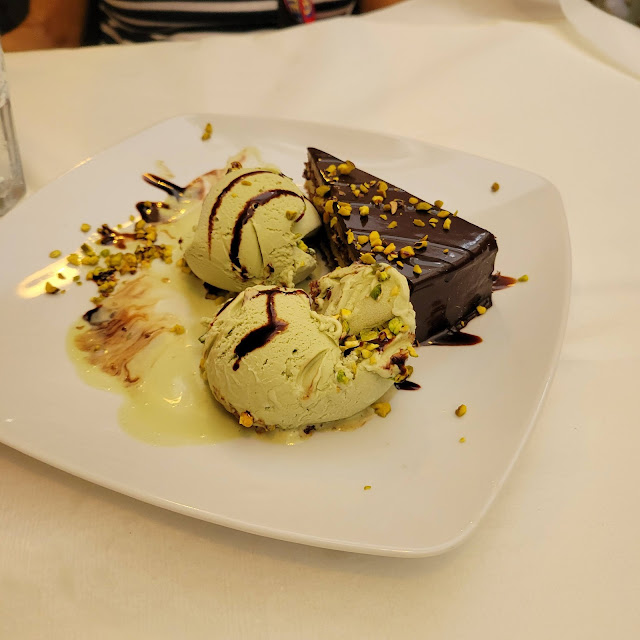 Chocolate Pistachiocake with Pistachio Ice Cream to Die For
