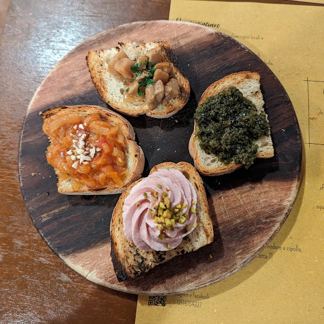 Crostini Con Spuma Di Mortadella