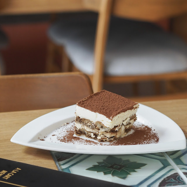 Tiramisu Cake