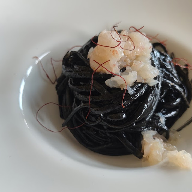 Linguine Al Nero Di Seppia Con Tartare Di Gambero