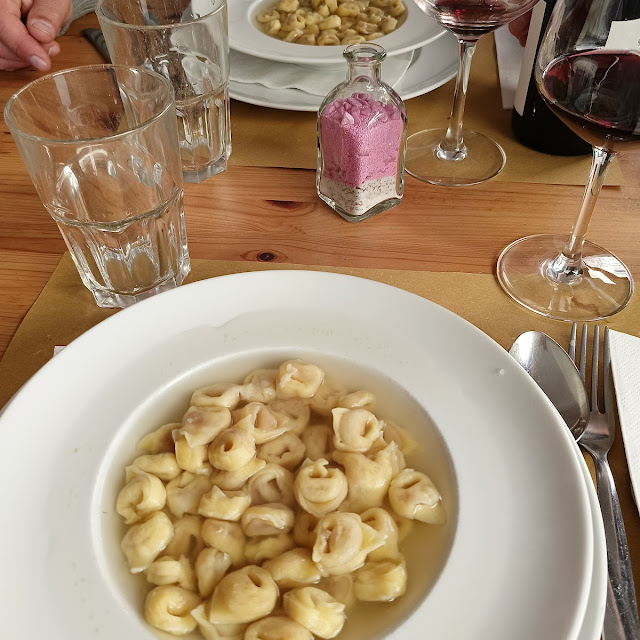 Tortellini Di Carne In Brodo Di Pollo