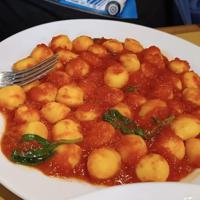 Nyoqui Con Tomate