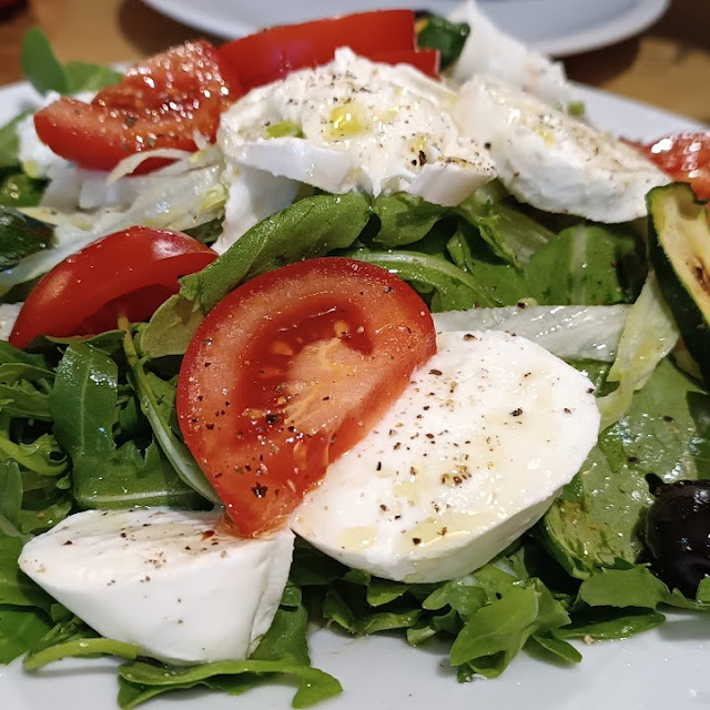 Ensalada Con Burrata