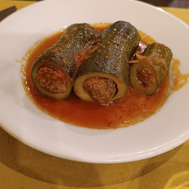 Stuffed Zucchini with Meat and Sauce