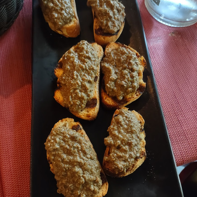 Antipasto Misto Toscano Con Crostini