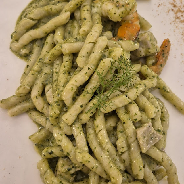 Busiate Al Pesto Gamberetti E Pesce Del Giorno
