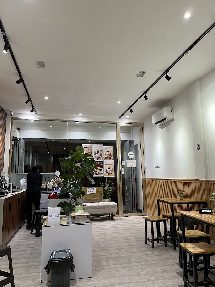 Treasure Box Cafe (Dessert House)