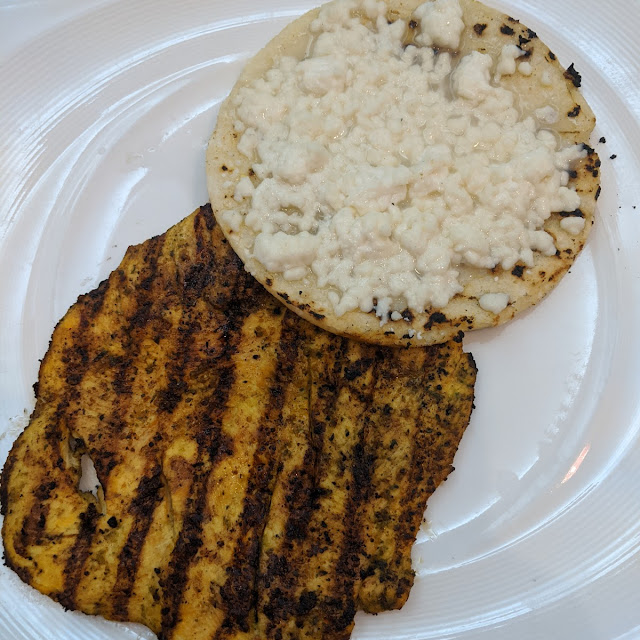 Arepa Con Queso Y Pollo