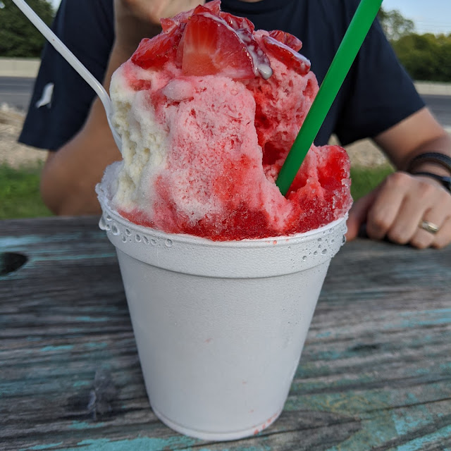 Wedding Cake Ice with Strawberry
