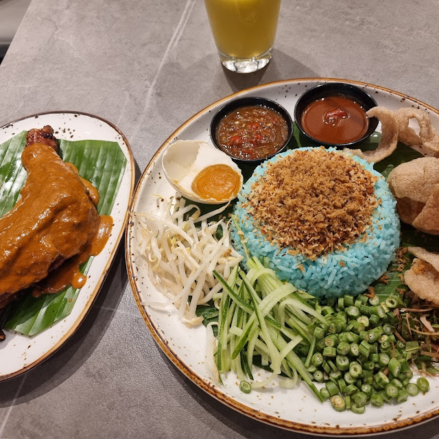 Nasi Lemak Ayam Goreng Berempah