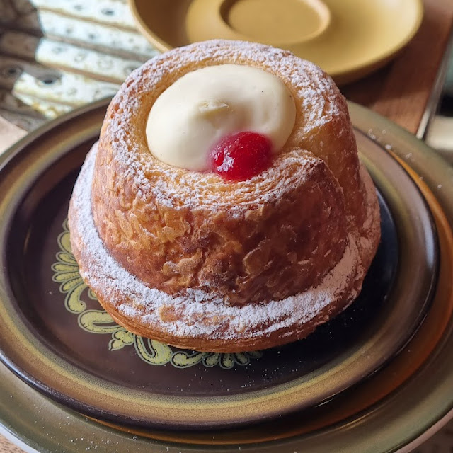 Cheesecake Crounut