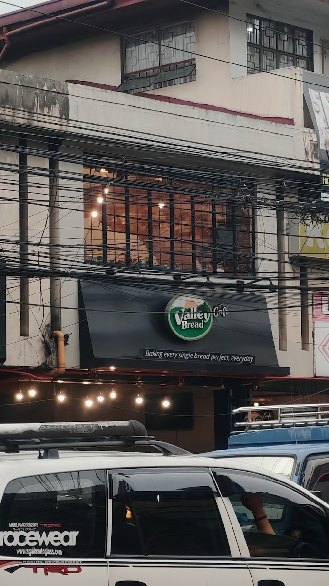 Valley Bread Café - Km4, La Trinidad