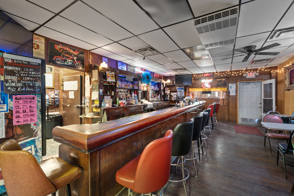 Val's Bar & Grill