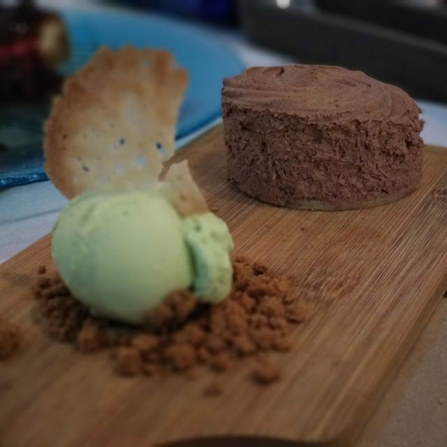 Mouse de Chocolate Con Helado de Pistacho