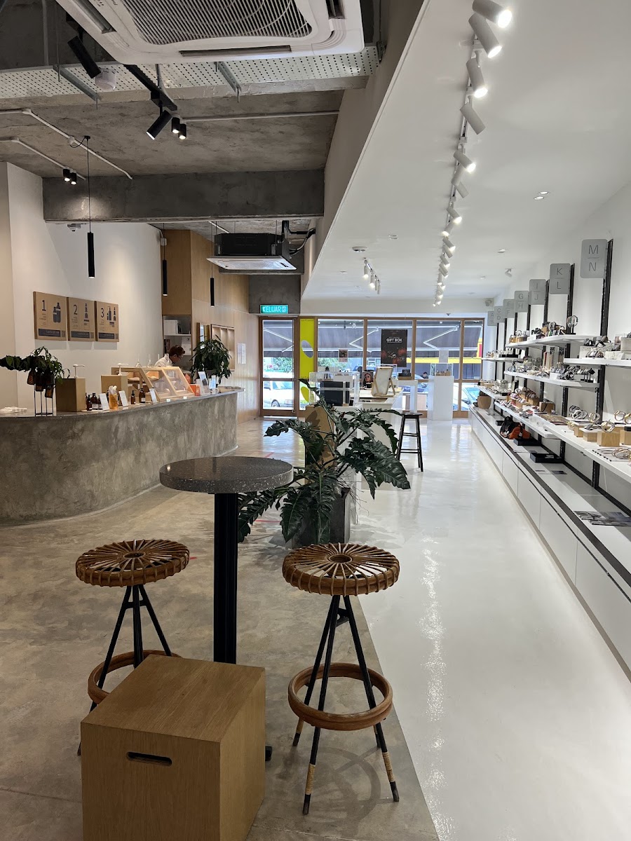 Vernakular Store