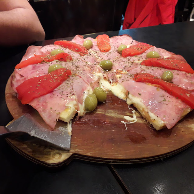 Pizza de Jamon Y Morrones