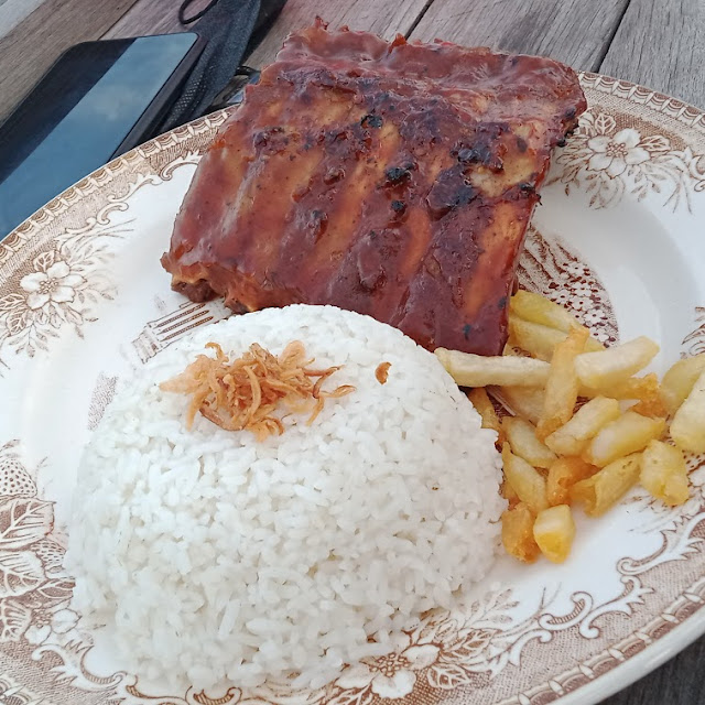 Iga Babi Bakar L