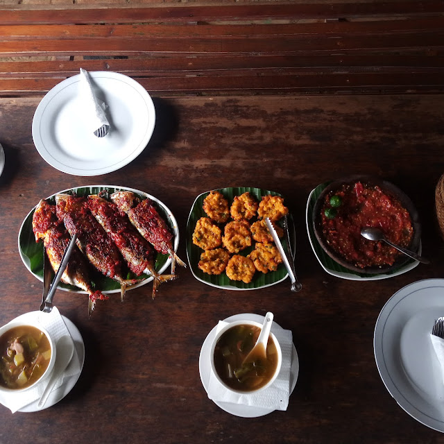 Complete Set Meal for 3persons Ikan Bakar Sayur Asem Perkedel Jagung Sambal Mantap