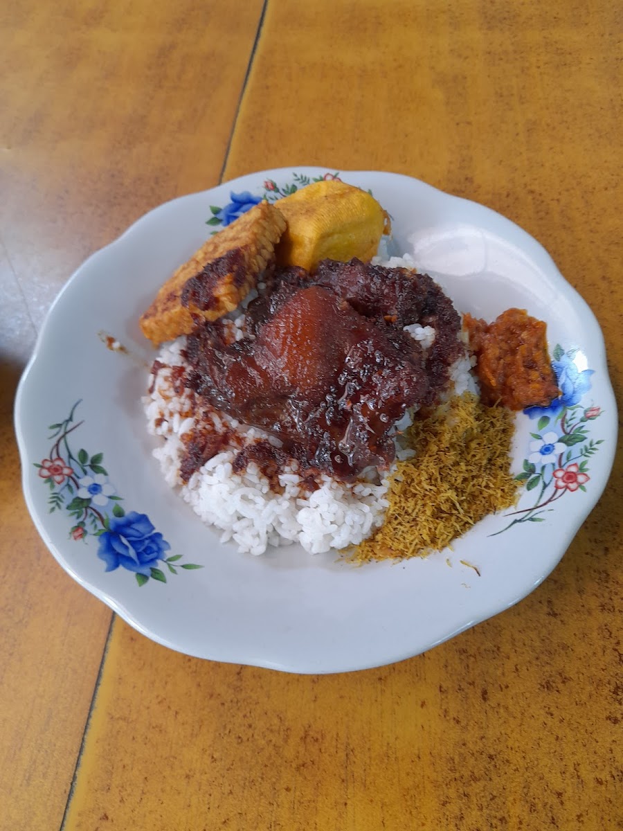 Warung Nasi Bebek Goreng Selera Pedas Khas Madura