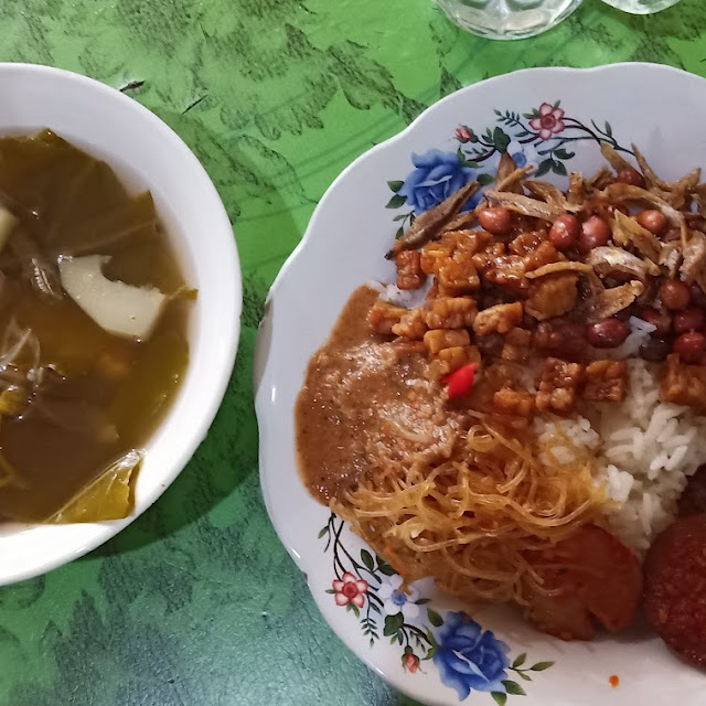 Nasi Uduk Betawi Dan Sayur Asem