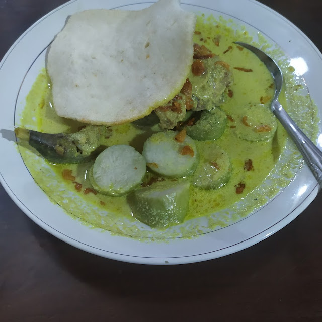 Lontong Opor Ayam Kampung
